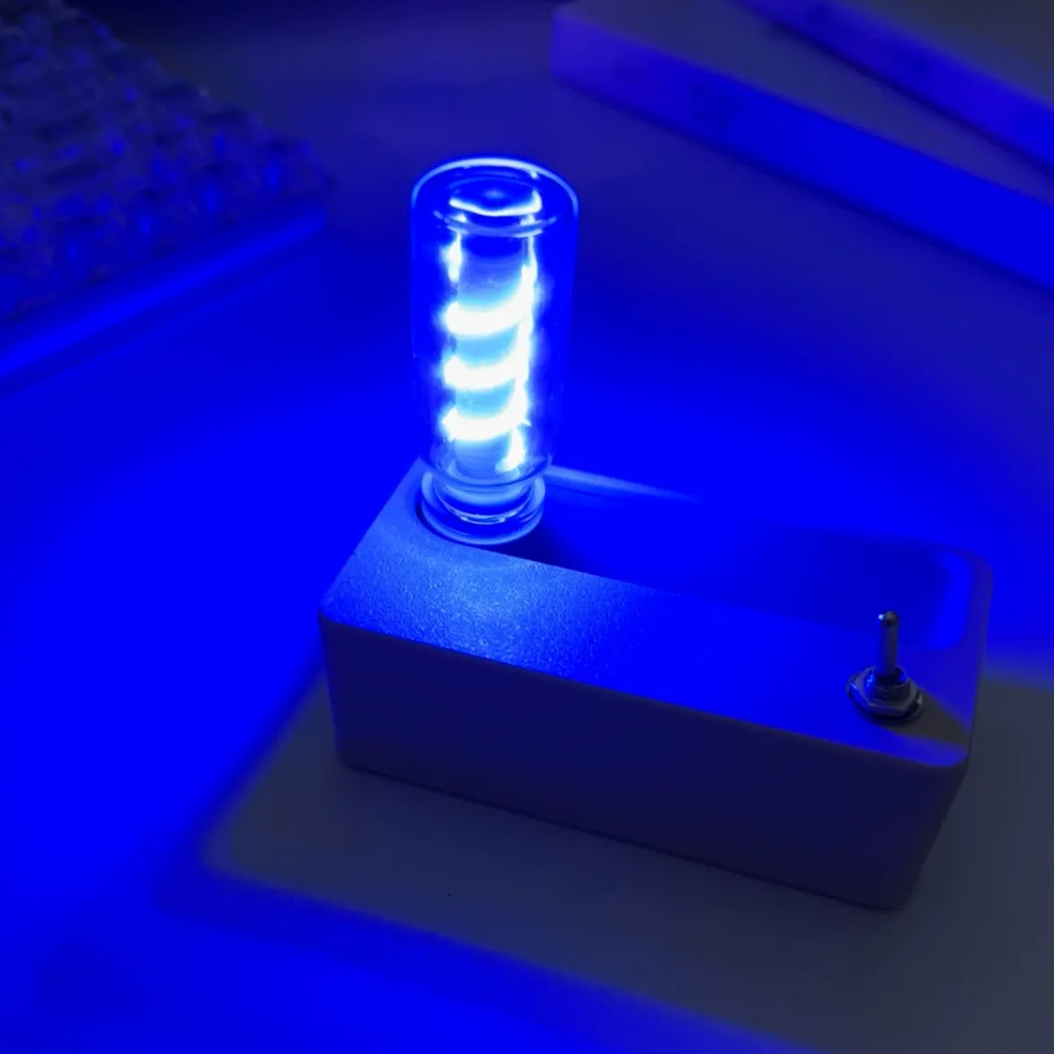Magnetic Suction Lamp Relieve Stress Manual Mechanical Flip Flexible Light Table Night Light Ornament for Indoor Outdoor
